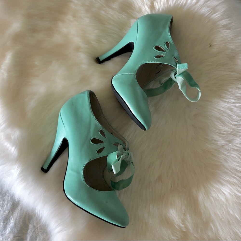 Vintage Style Teal Heels